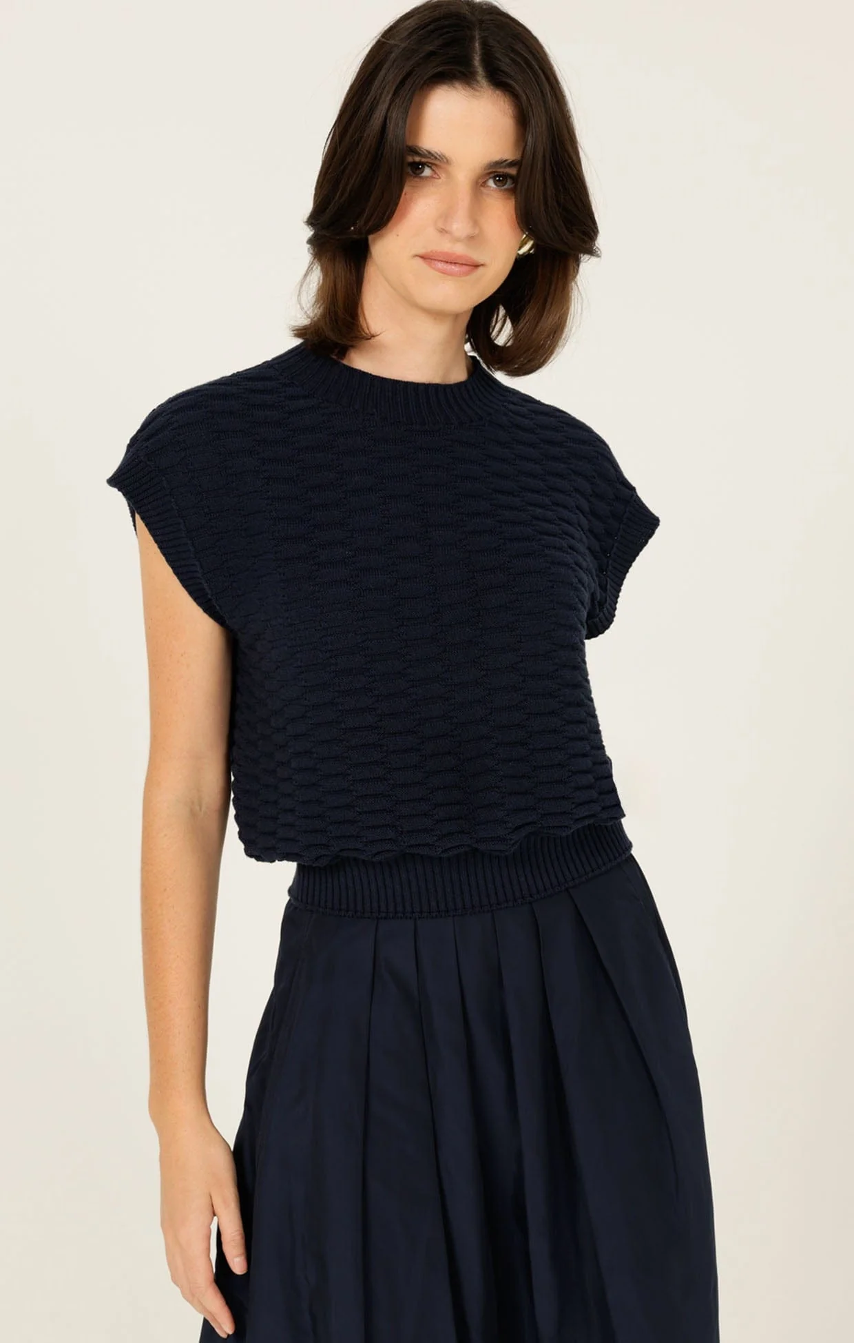 BUBBLE KNIT TOP IN NAVY - Image 3