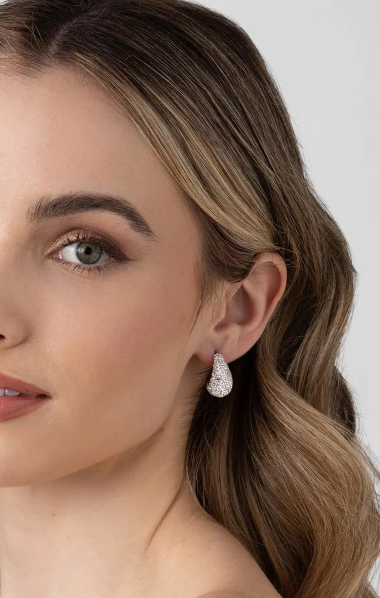 JEMMA CRYSTAL EARRINGS IN GOLD - Image 2