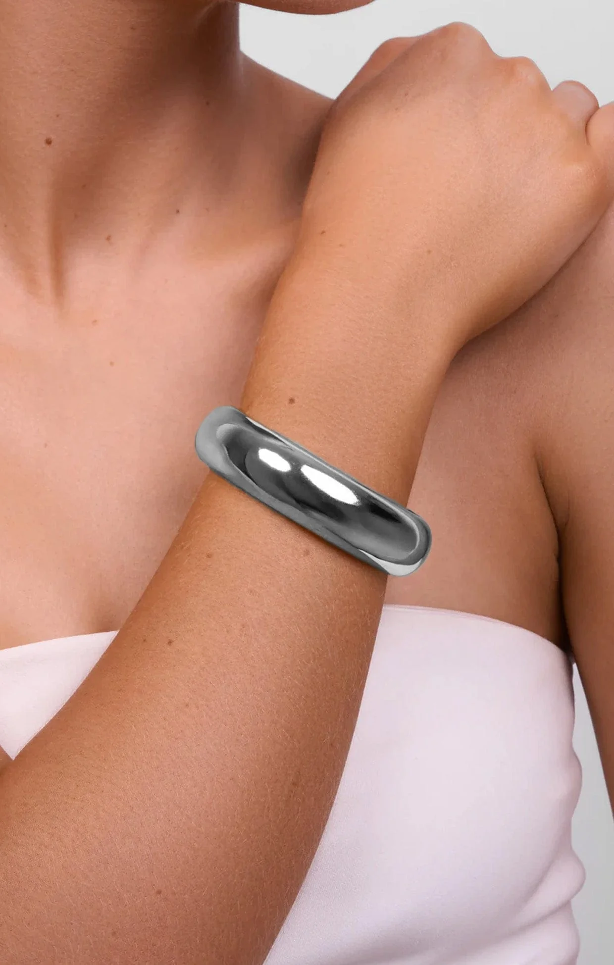 MAGGIE BANGLE IN SILVER - Image 2