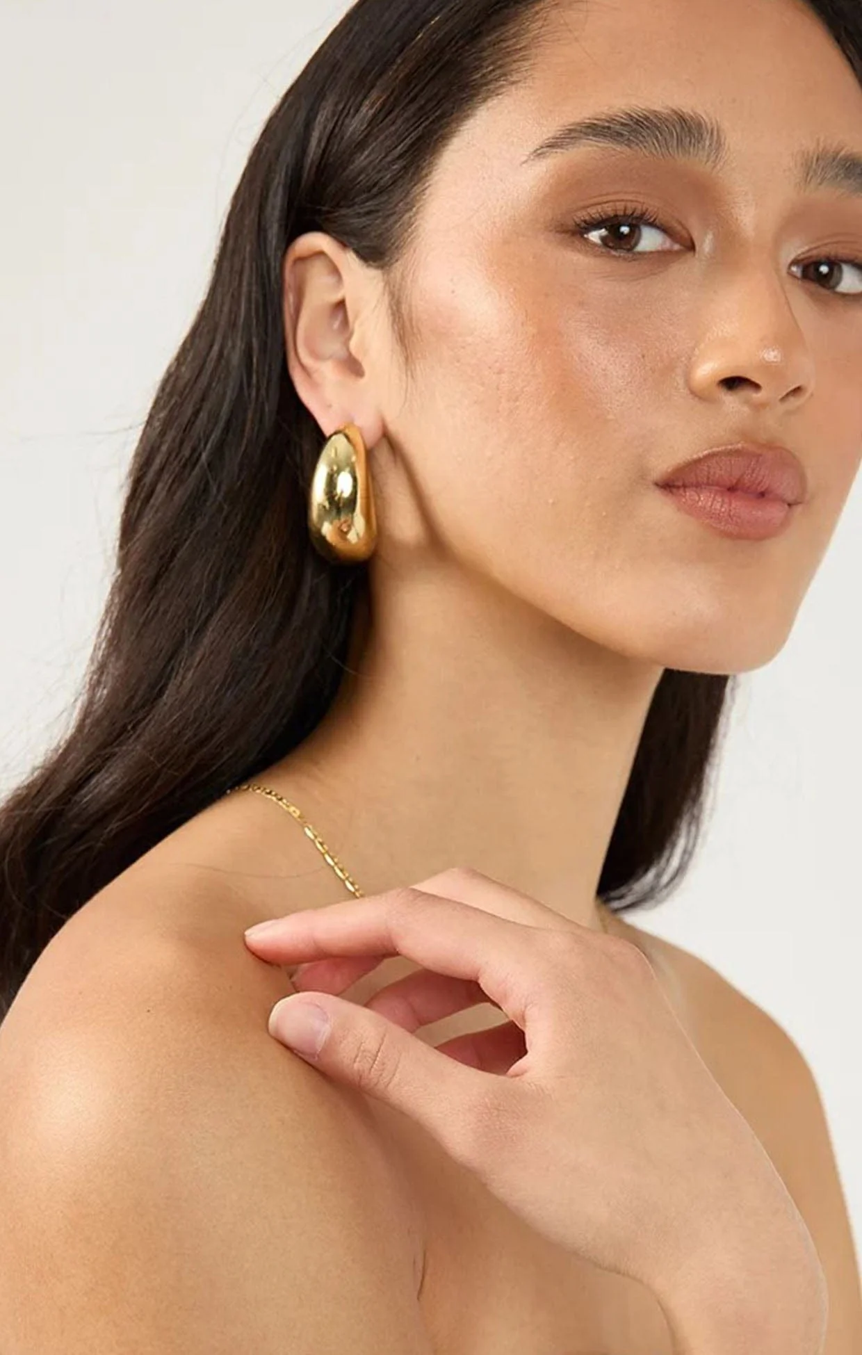 MAGGIE EARRINGS IN GOLD - Image 2