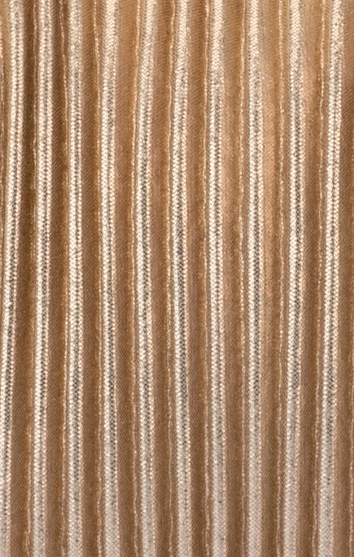 NAOMI PLEATED CLUTCH BAG IN GOLD - Image 2