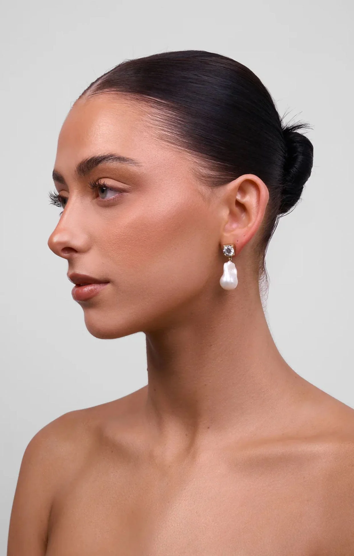 SALLIE GOLD PEARL EARRINGS - Image 2