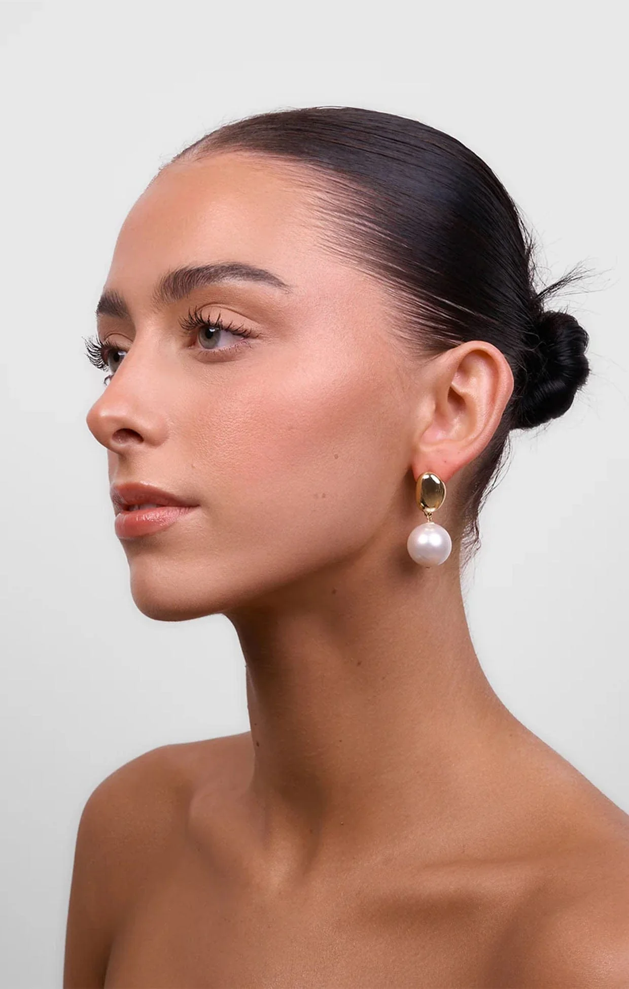 SELMA PEARL EARRINGS IN GOLD - Image 2
