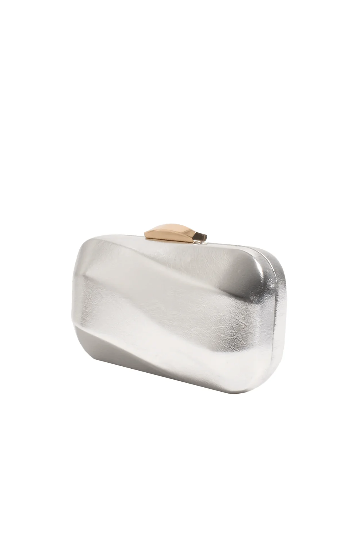 WAVY STRUCTURED METALLIC CLUTCH BAG IN SILVER